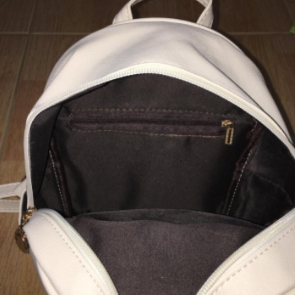 Mini white backpack/purse - Picture 3 of 4
